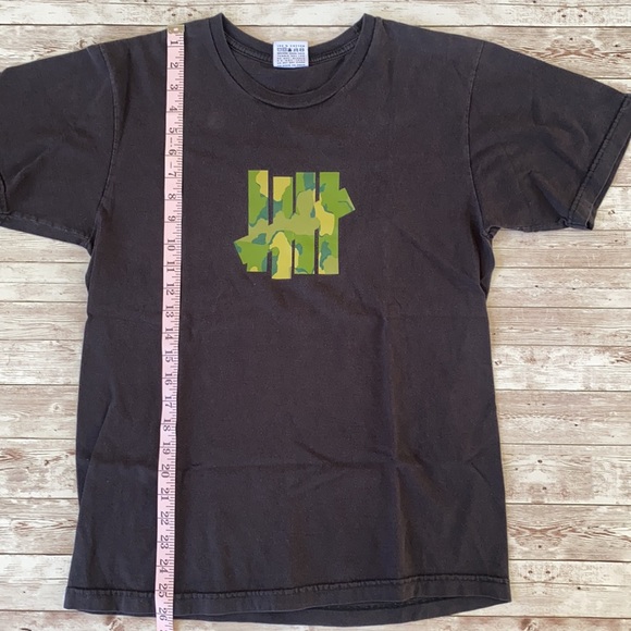 Undefeated Medium Black and Camouflage Shirt - Picture 5 of 7